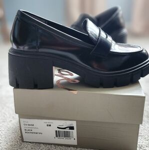 Crown VINTAGE Sleek Black Platform Loafers. Slight Scuff.